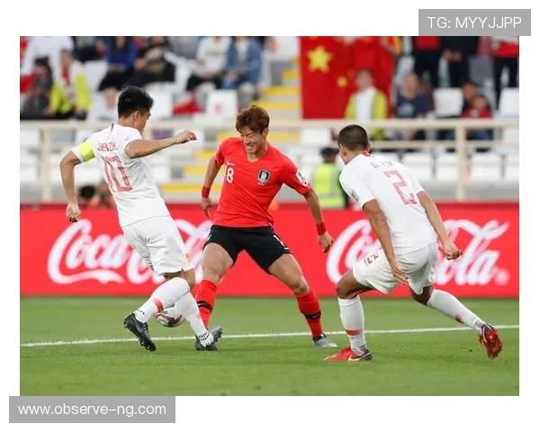 中国足球队迎战强敌 力争世预赛小组出线关键战胜利